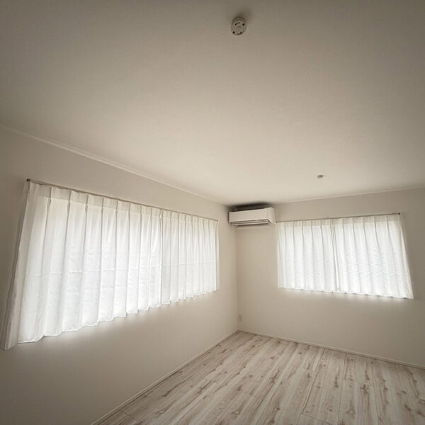 部屋がすっきりと柔らかい雰囲気になり、満足していま