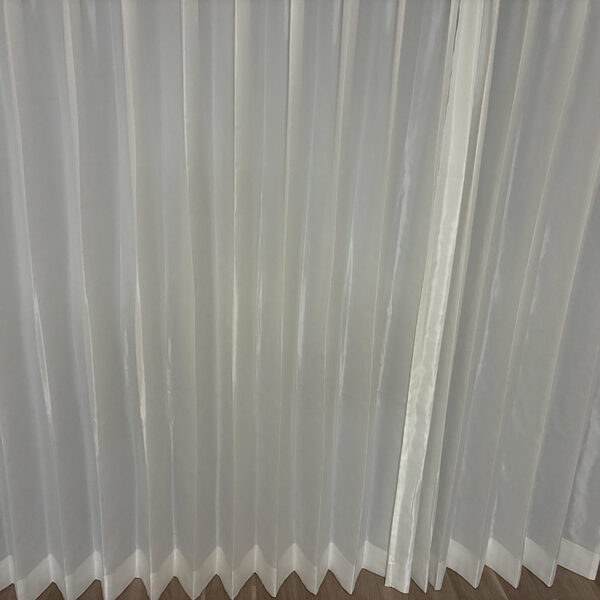 毎日のカーテンの開け閉めが必要不要になり助かってます