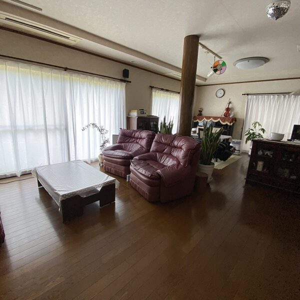 部屋が明るく部屋自体の印象が変わって満足しています