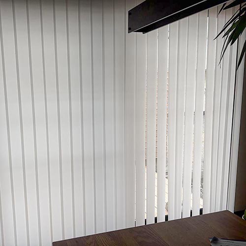 リフォームの際にアカリナを。明るいです。