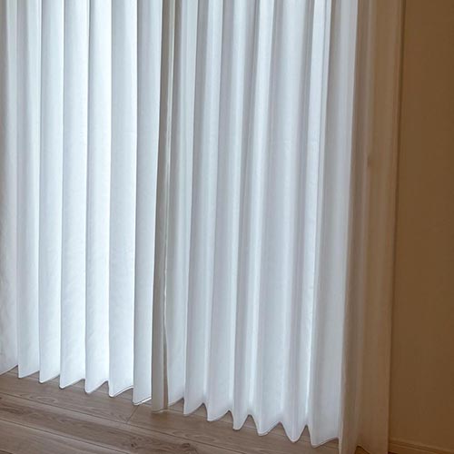 サンプルを見た時の違和感は感じず、とても素敵で高級感があり満足