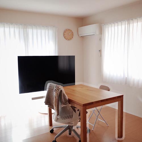 朝起きて部屋に入った瞬間から明るく、気分が良いです