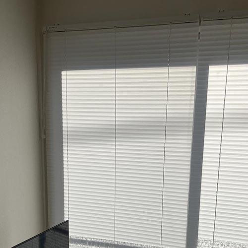 部屋全体が明るくなってとても満足しています