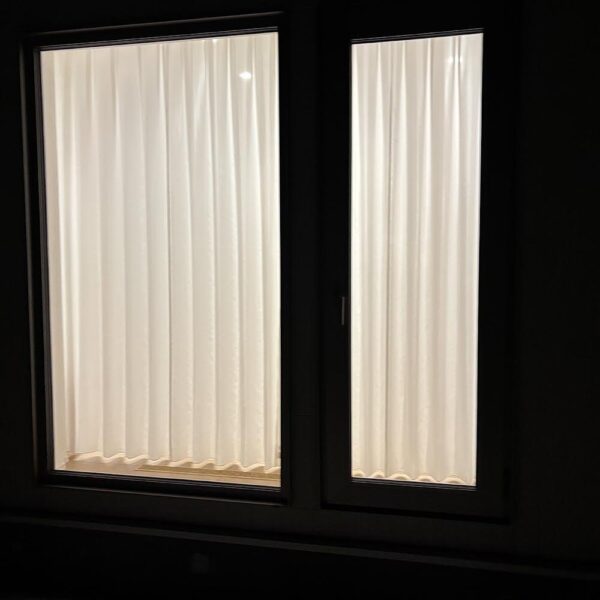 夜も透けず、昼間も明るくてお気に入りのカーテンになりました！
