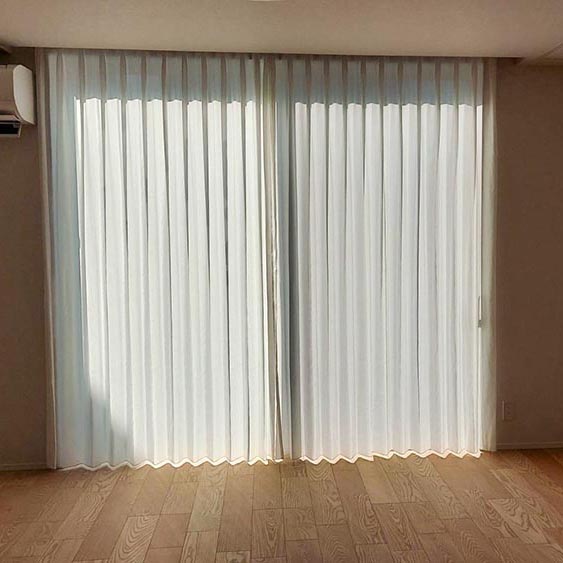 外からも中からも全く見えないのに、この明るさであれば満足です