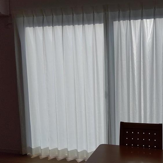 薄いのに全然透けず、カーテンを閉めても部屋が暗くなりません