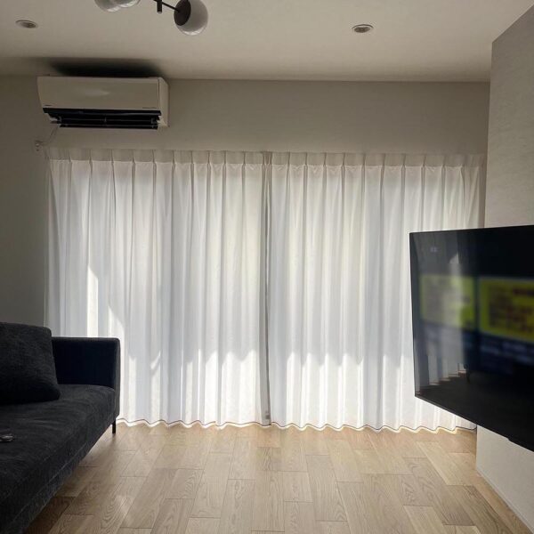 3度目の購入です。カーテンの下にアクセントを入れてみました