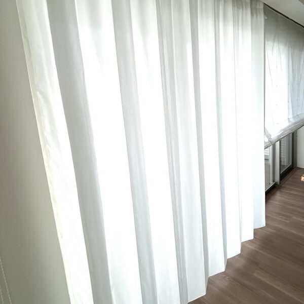 ネフライトは明るいまま日差しの暑さを和らげてくれて素晴らしいです