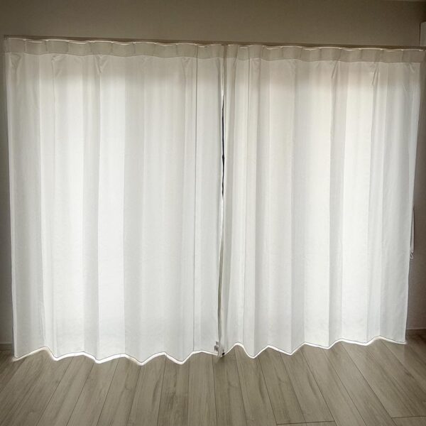 遮像効果もばっちりです。次は小さい窓用のブラインドを購入する予定です。