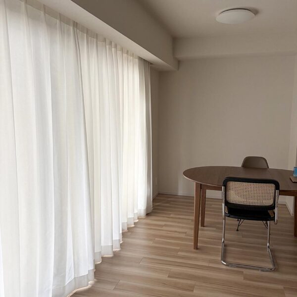 部屋が薄暗いという悩みが吹き飛びました。