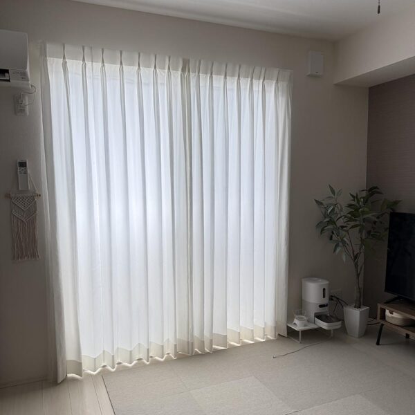 今まで購入したカーテンよりもお値段は張りますが、それでも購入して良かった